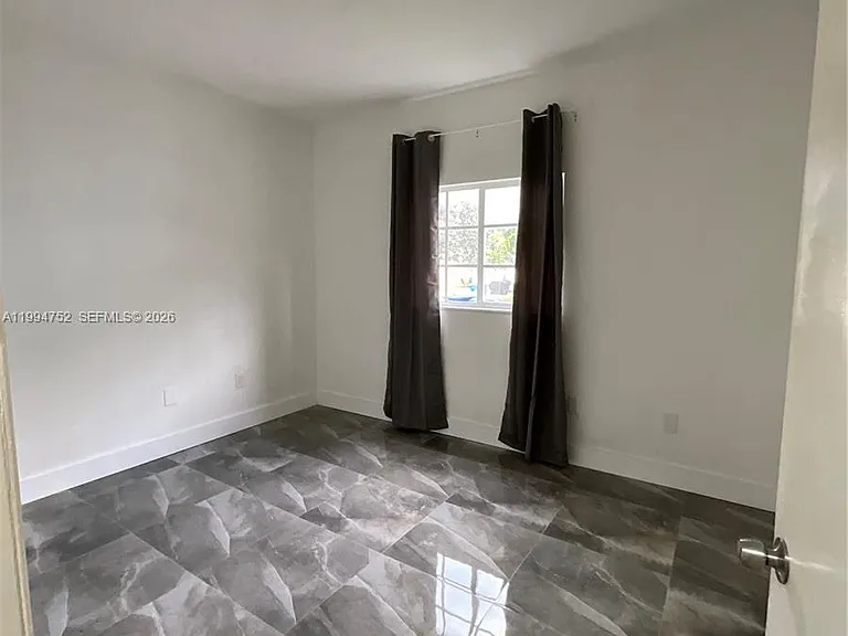 435 NW 19th Ln — Photo 5