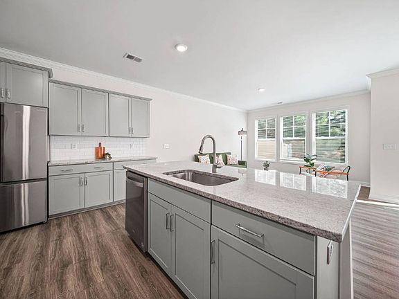 3rd image of 724 Little Bluestem Dr