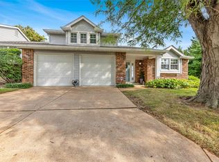 13301 Woodlake Village Ct E, Saint Louis, MO 63141