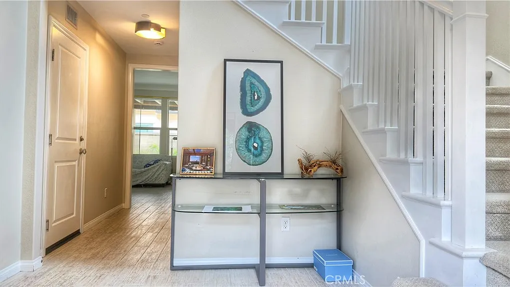 3 bed, 2.5 bath, 1920 sqft, $5,500 — Photo 3
