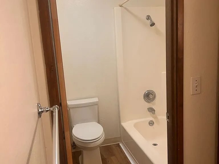 607 R St — Photo 15