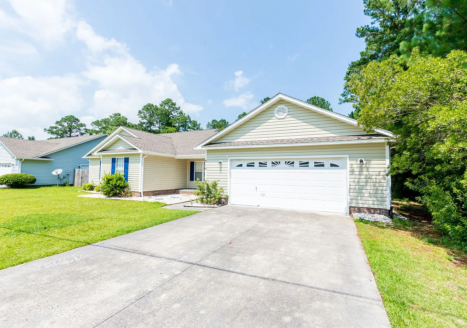 Great home in Hubert — Photo 2