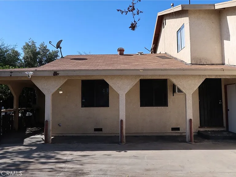 455 Nassau Ave — Photo 2