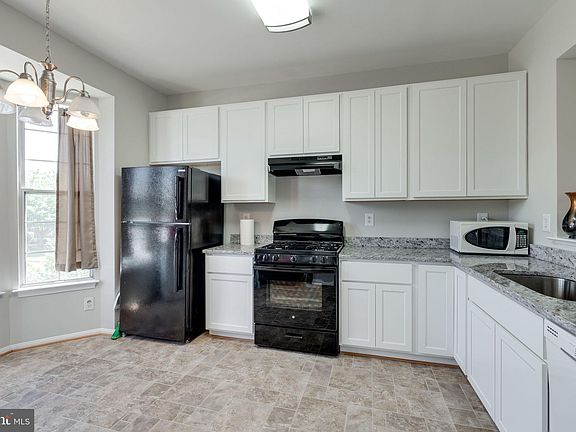 5th image of 17394 Cusack Ln