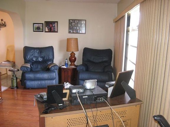 FAMILYROOM