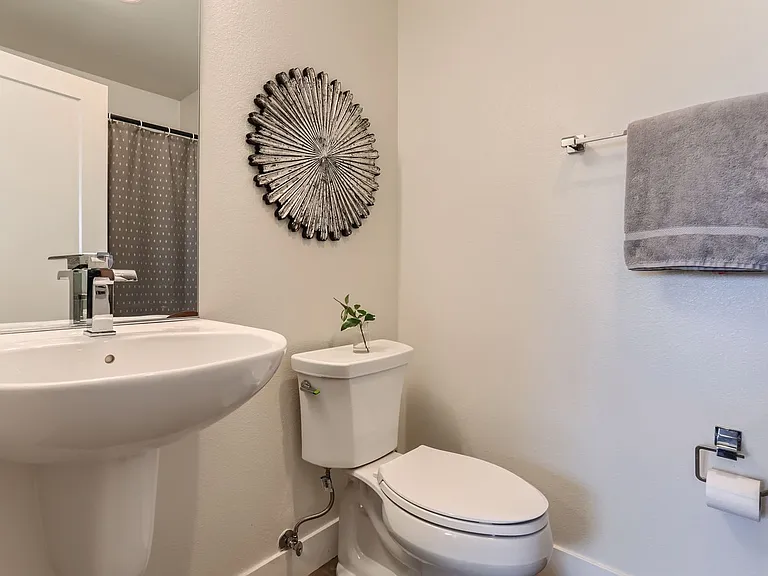1581 N Perry St — Photo 21