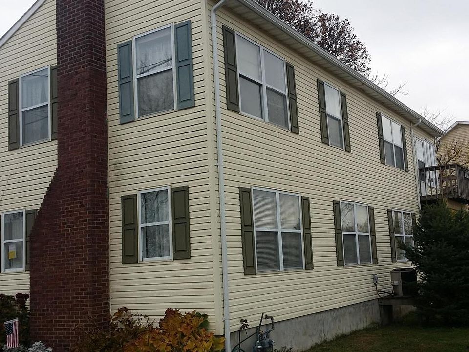 2nd image of 115 Ash St