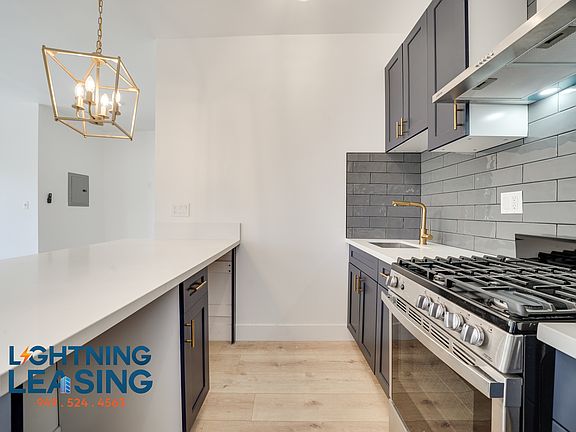 3rd image of 1926 Whitley Ave #8D