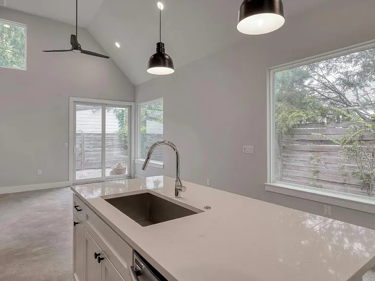4814 Harmon Ave — Photo 8