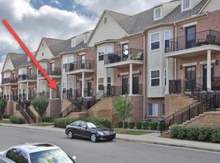 25577 Portico Ln, Novi, MI 48375