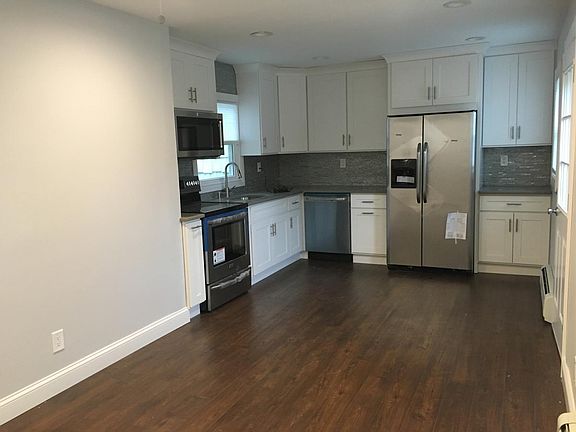 Brand new eat in Kitchen