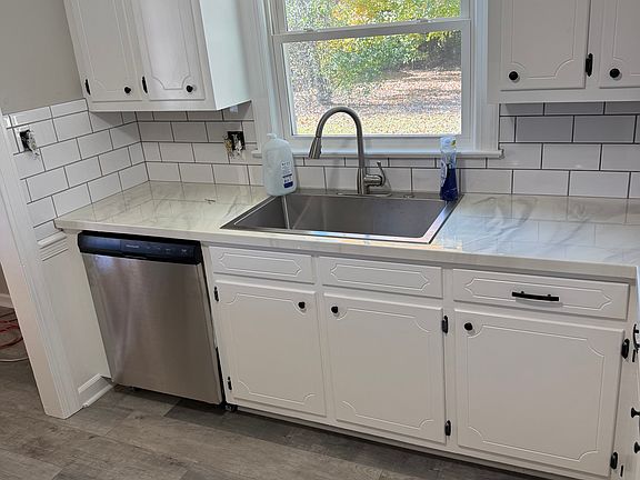 4th image of 113 Laughinghouse Dr