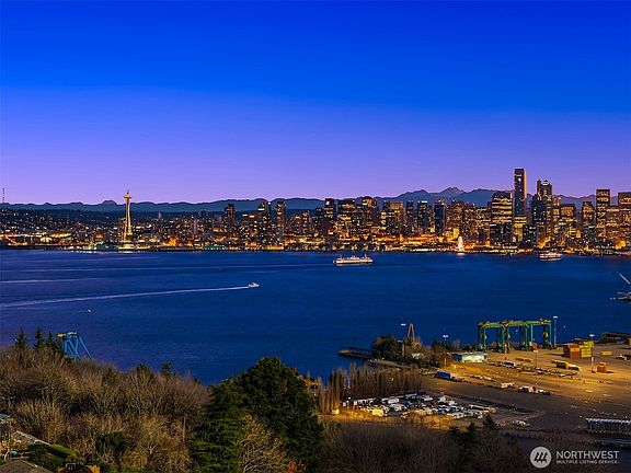 4th image of 3057 36th Avenue SW