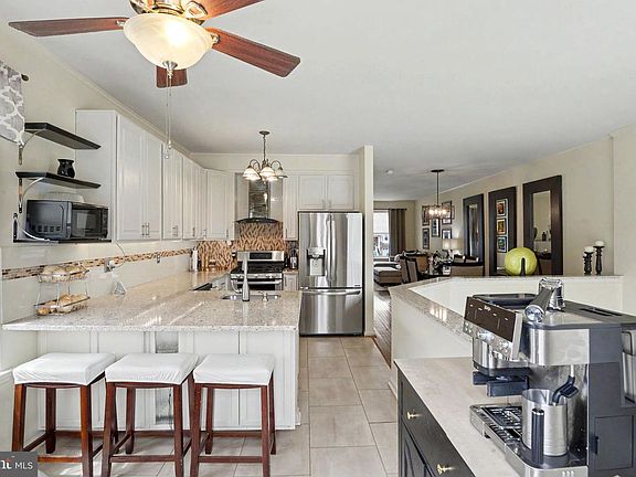 3rd image of 73 Tailor Ln