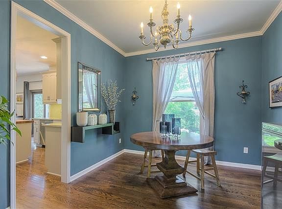 4th image of 8109 W 142nd St