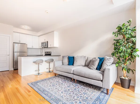 713 Lawrence Ave W #14, Toronto, ON M6A 0C6