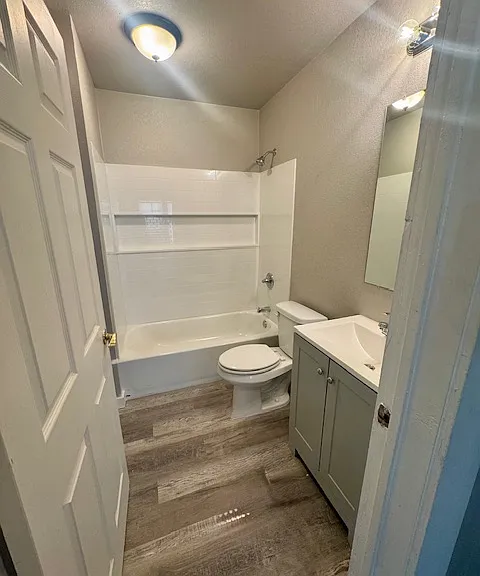 2121 Lyle Ave — Photo 8