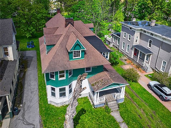 3rd image of 1430 Oneida St