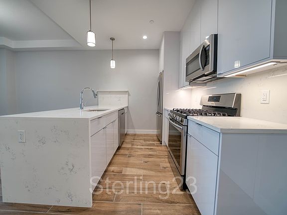 2nd image of 3112 24th Ave #2G