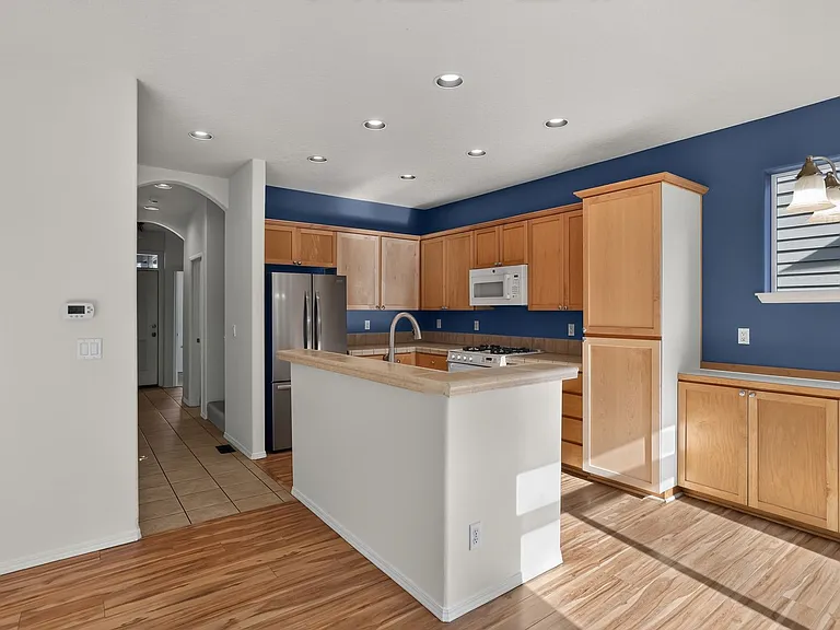 472 NE 60th Ave — Photo 4