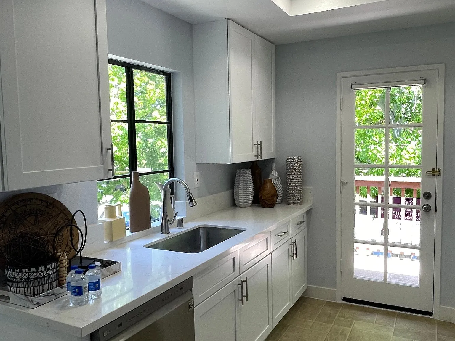 4049 Carmel View Rd — Photo 4