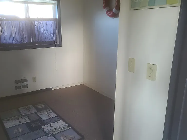 Middle bedroom toward window