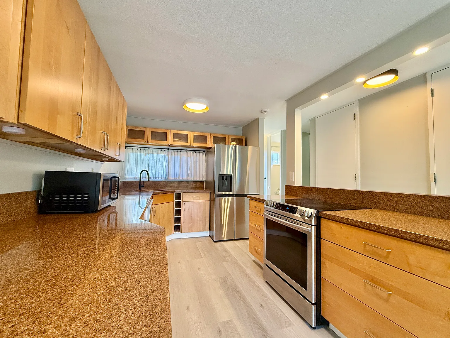 3 bed, 1113 sqft, $3,750 — Photo 3