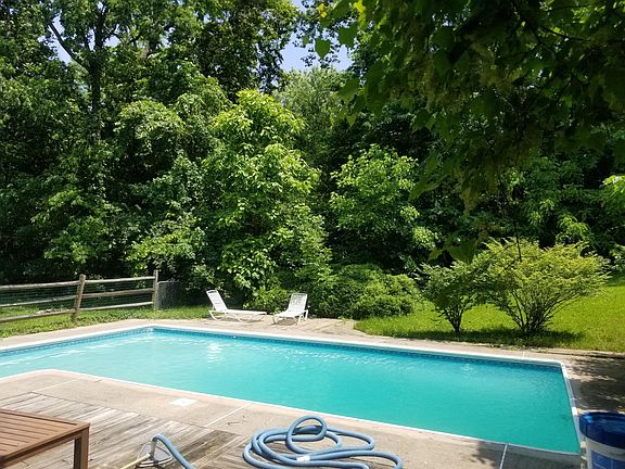 3rd image of 10264 Cherry Ln
