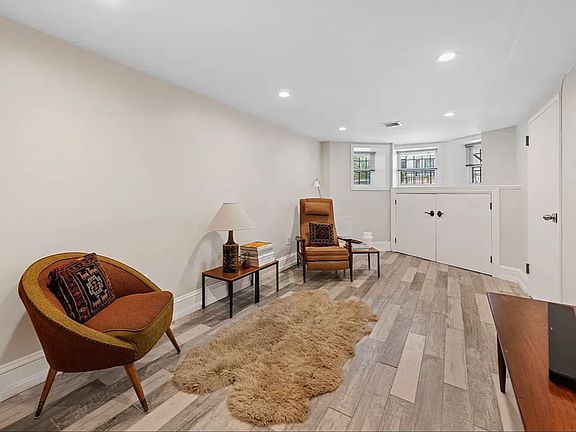 3rd image of 158 Sterling St Floor 1