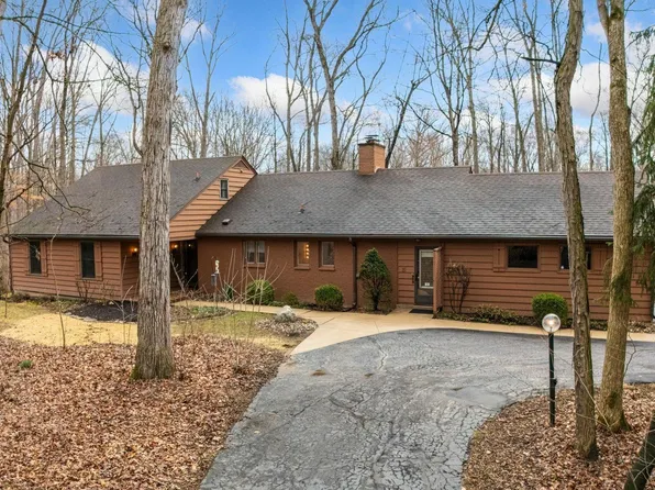 3637 Rosewood Dr, Fort Wayne, IN 46804