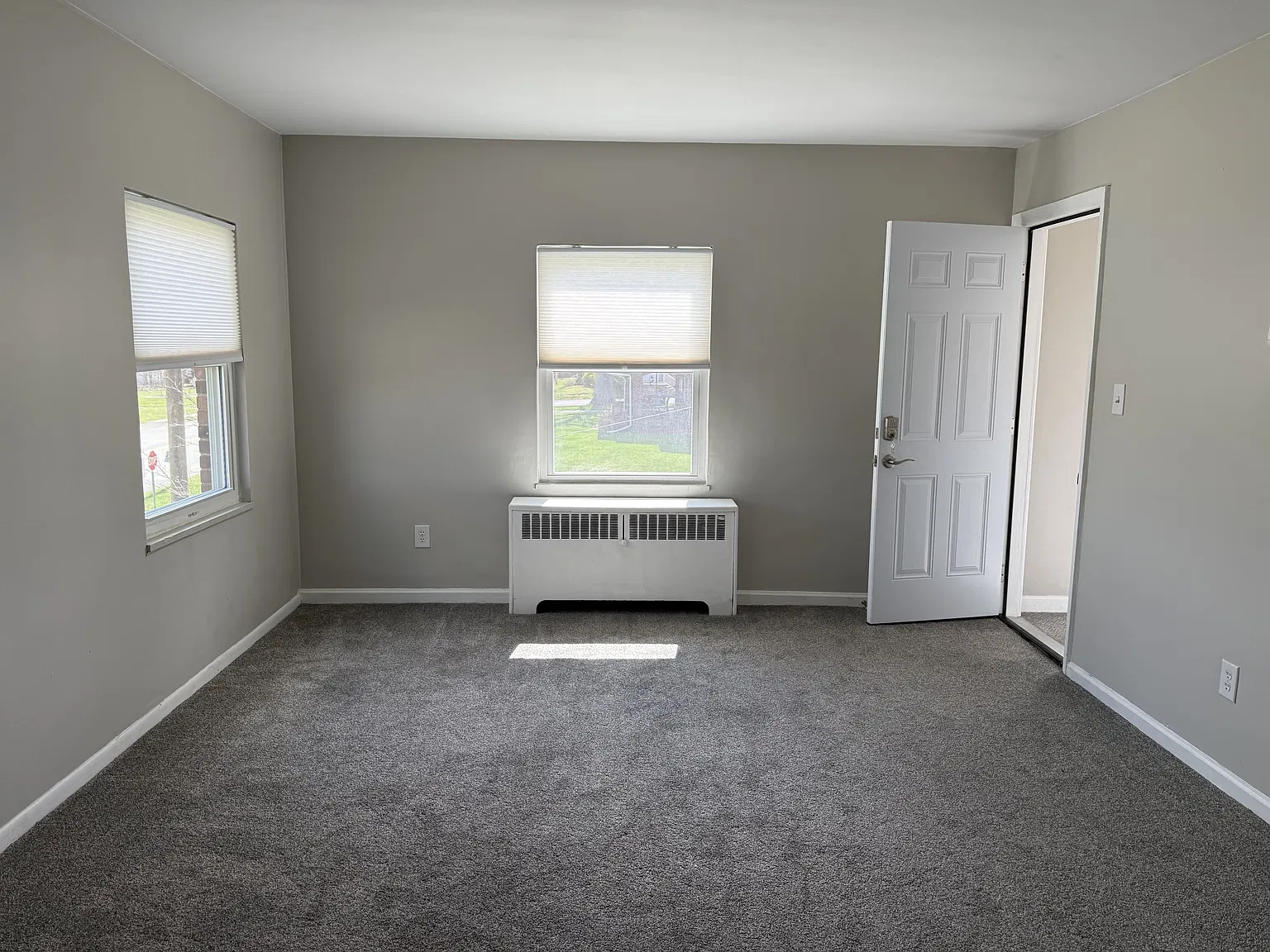 325 E Englewood Ave, New Castle, PA 16105-2169, Lawrence County - 325 E Englewood Unit 2 — Photo 3