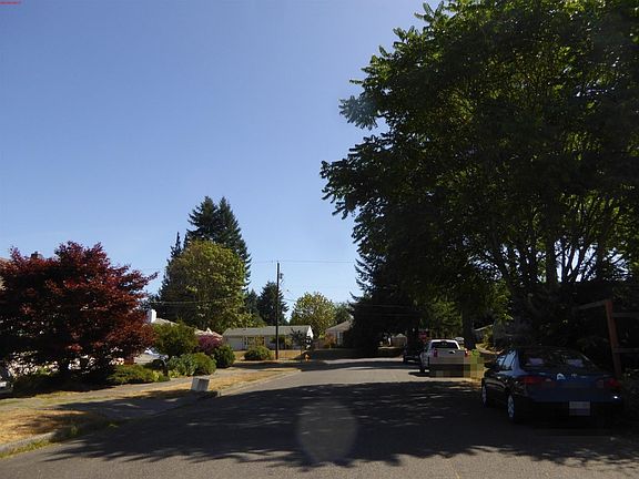 5th image of 1976 Thurston Ave NE