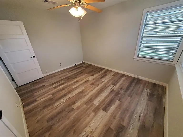 4511 Avenue R 1/2 — Photo 13