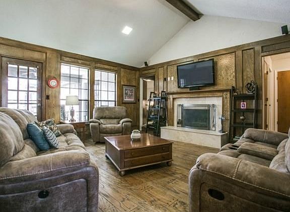 2nd image of 2800 Marquis Cir W