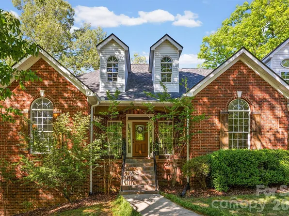 2830 Point Dr, Richburg, SC 29729