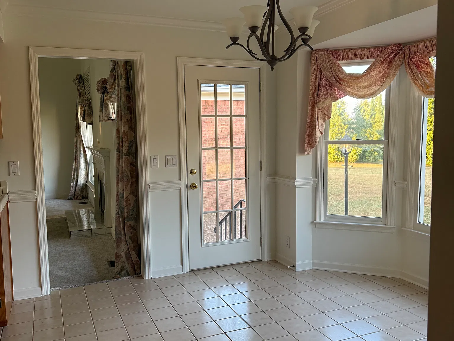 3 bed, 2.5 bath, 2400 sqft, $3,000 — Photo 4