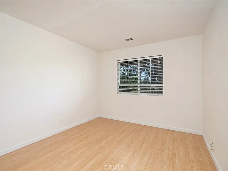 24392 Kingston Ct — Photo 17