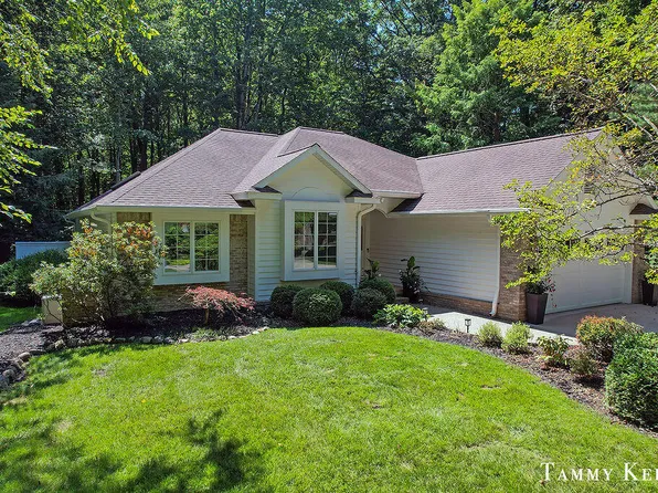 6934 Bendemeer Dr, Fennville, MI 49408