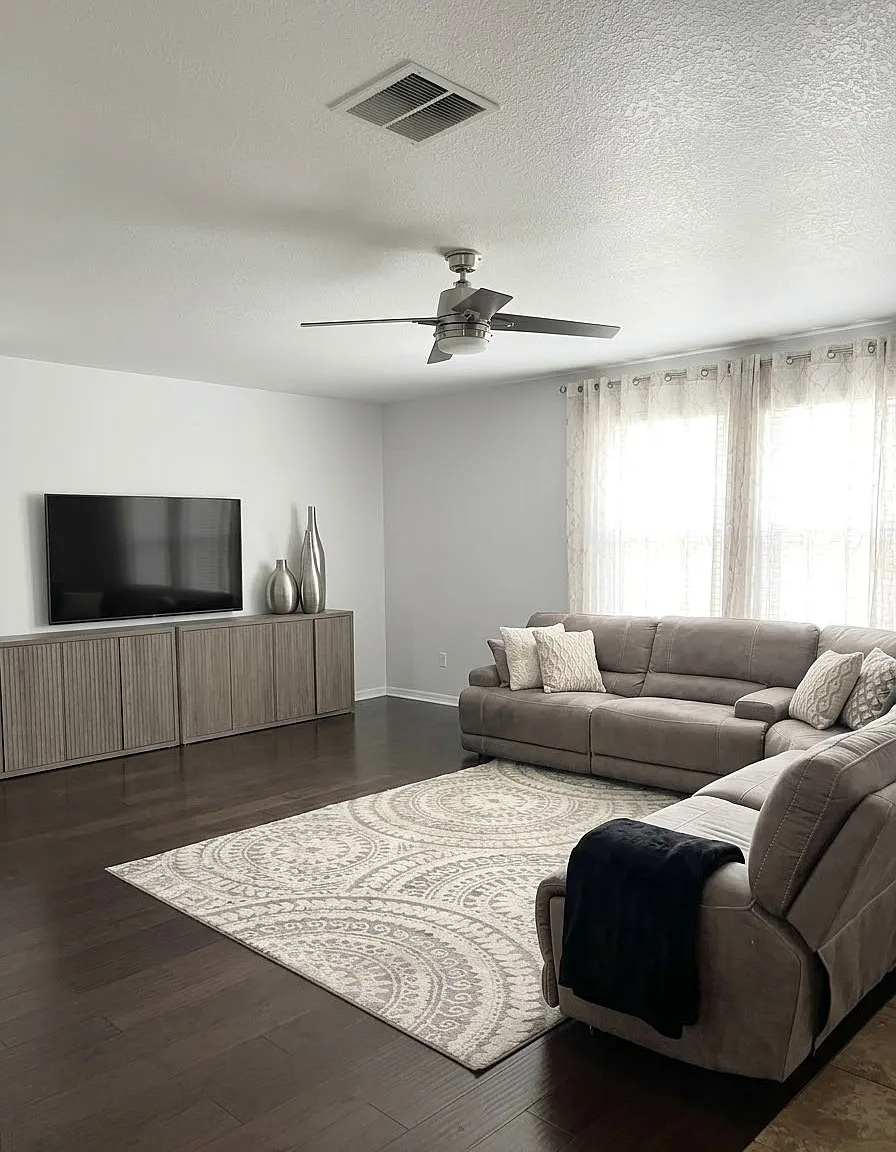 4 bed, 2.5 bath, 2700 sqft, $2,500 — Photo 4