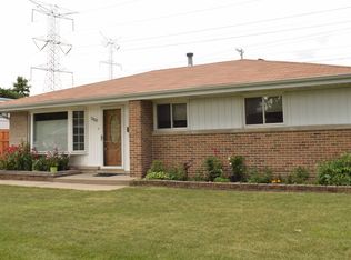 7420 Arcadia St, Morton Grove, IL 60053