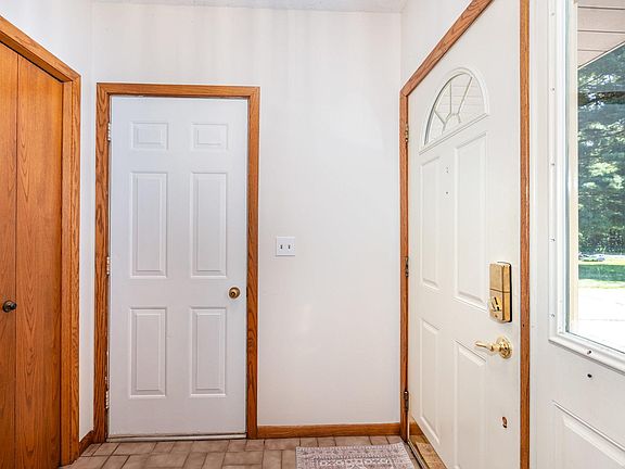 2nd image of 2525 4th St