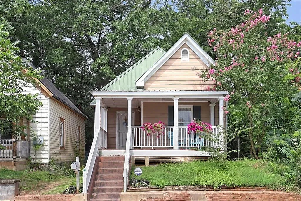 2 bed, 1.0 bath, 816 sqft, $1,800 — Photo 1