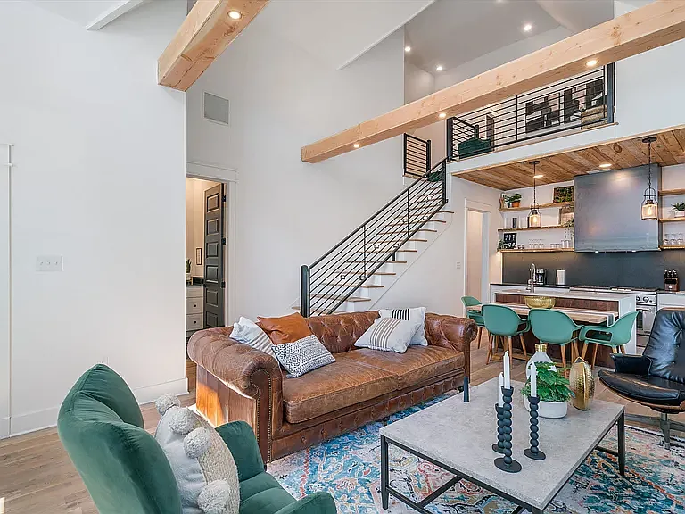 2228 Oliver Ave — Photo 2