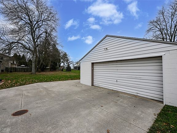 5th image of 295 Shiawassee Ave