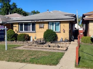 7702 Central Ave, Burbank, IL 60459