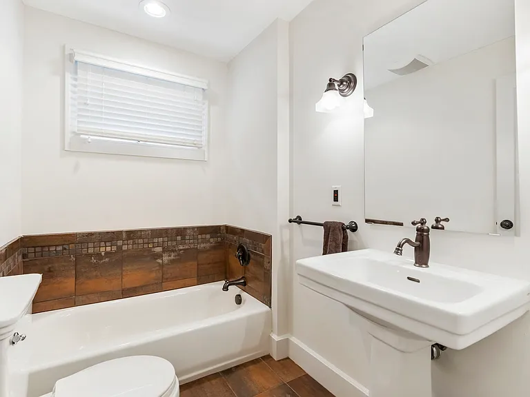2605 NE 35th Ave — Photo 13