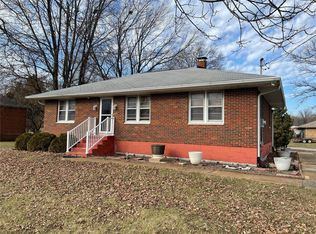 929 E Chain Of Rocks Rd, Granite City, IL 62040