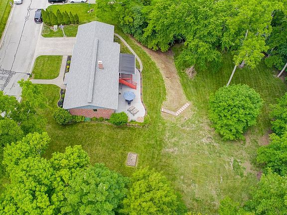 3rd image of 1221 Warren Dr
