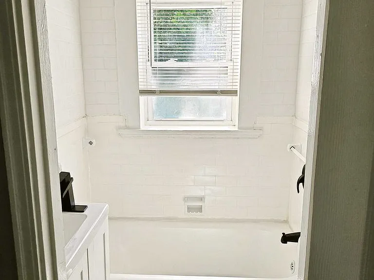 3131 Gilbert Ave — Photo 11