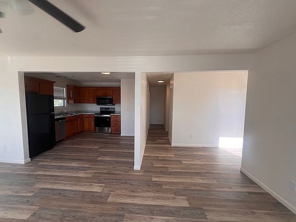 3rd image of 217 Johnston St #3